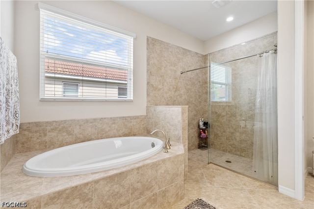 2935 Sunset Pointe CIR, Cape Coral, FL 33914