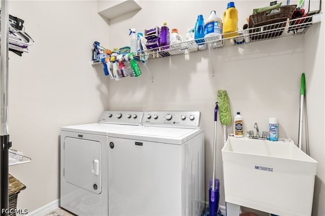 2935 Sunset Pointe CIR, Cape Coral, FL 33914