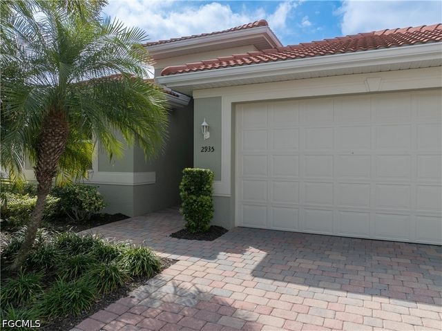 2935 Sunset Pointe CIR, Cape Coral, FL 33914