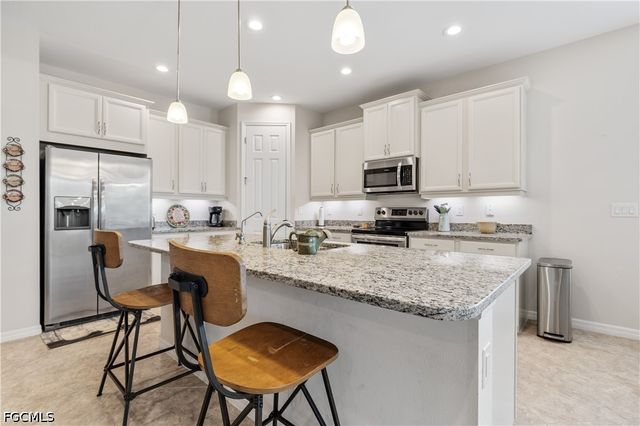 2935 Sunset Pointe CIR, Cape Coral, FL 33914