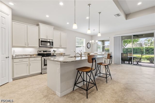 2935 Sunset Pointe CIR, Cape Coral, FL 33914