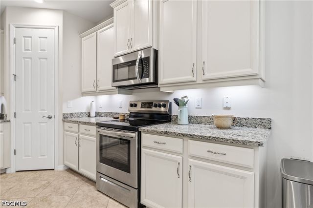 2935 Sunset Pointe CIR, Cape Coral, FL 33914