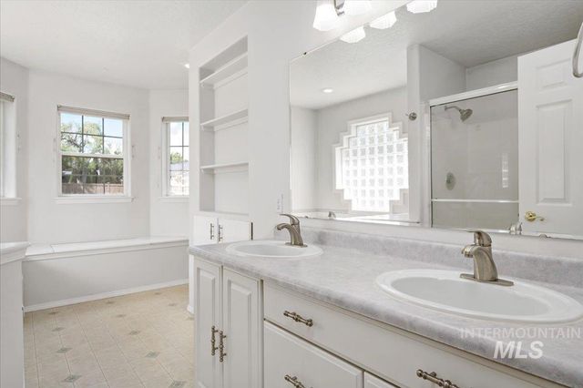 2687 E Alpomado St, Eagle, ID 83616