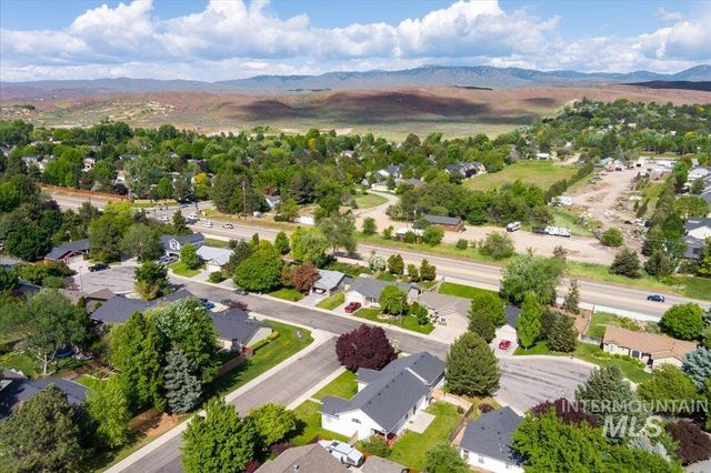 2687 E Alpomado St, Eagle, ID 83616