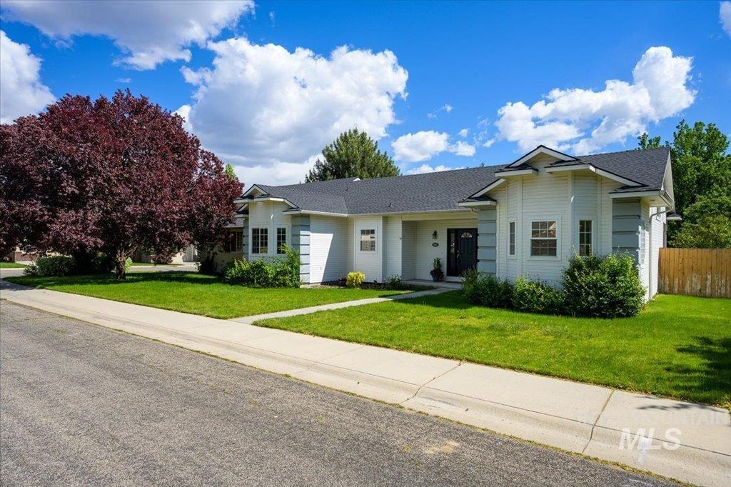 2687 E Alpomado St, Eagle, ID 83616