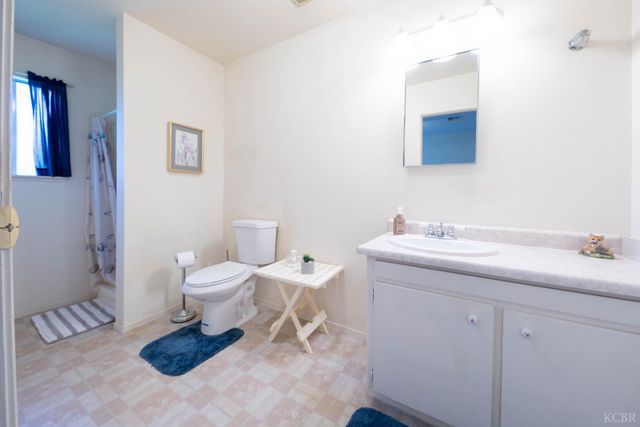 876 Daphne Lane, Lemoore, CA 93245