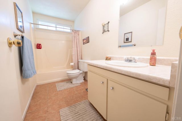 876 Daphne Lane, Lemoore, CA 93245