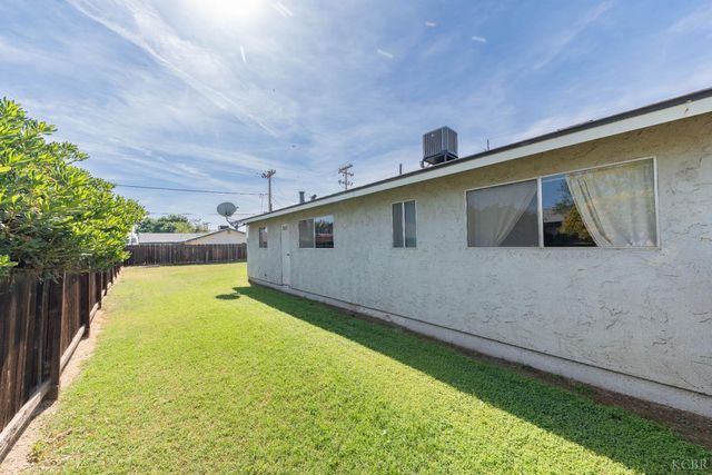 876 Daphne Lane, Lemoore, CA 93245