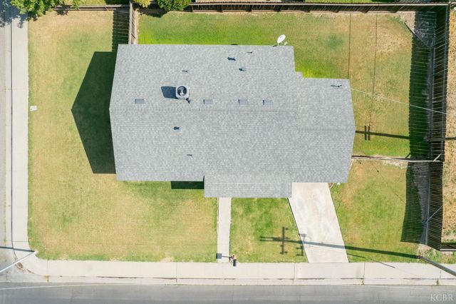 876 Daphne Lane, Lemoore, CA 93245