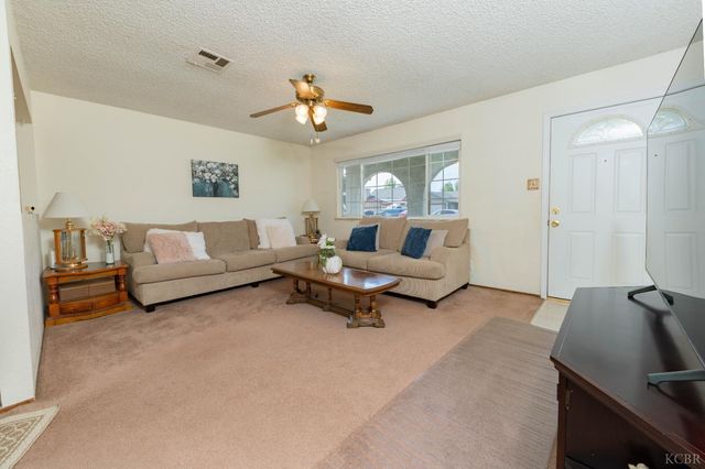 876 Daphne Lane, Lemoore, CA 93245