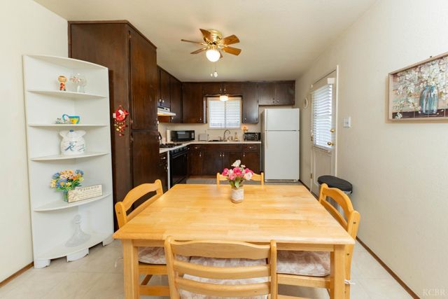 876 Daphne Lane, Lemoore, CA 93245