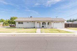 876 Daphne Lane, Lemoore, CA 93245