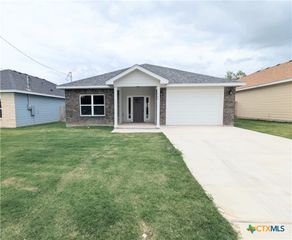 1708 E Ave G, Lampasas, TX 76550