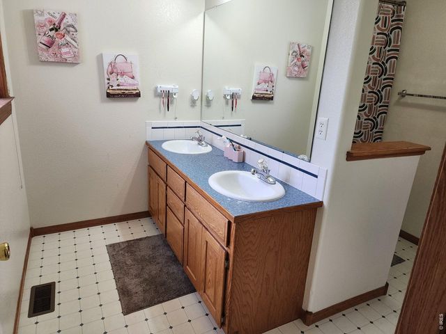 661 Moose Ct, Loveland, CO 80537