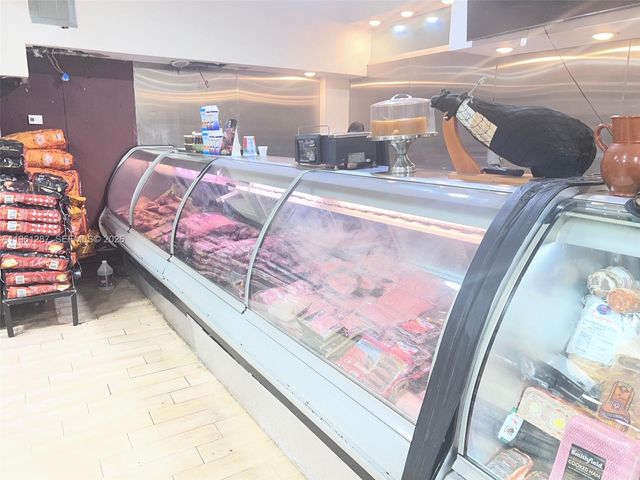 1305 SW 8th St, Miami, FL 33135