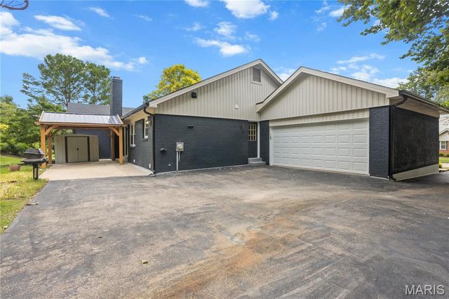 394 Branchport Drive, Chesterfield, MO 63017