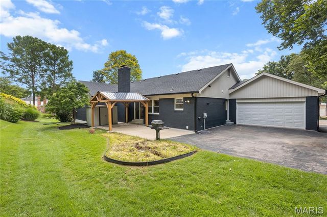 394 Branchport Drive, Chesterfield, MO 63017