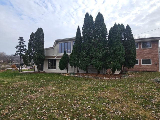 6N263 River Drive, St. Charles, IL 60174