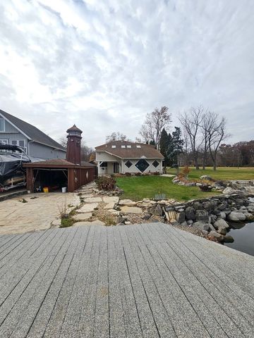 6N263 River Drive, St. Charles, IL 60174