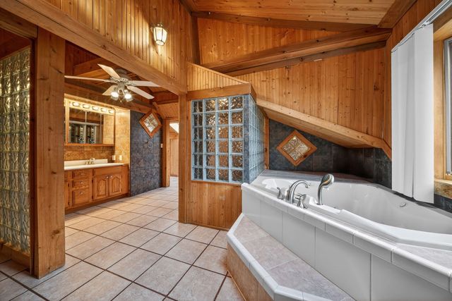 6N263 River Drive, St. Charles, IL 60174