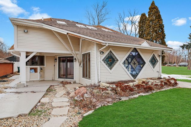 6N263 River Drive, St. Charles, IL 60174