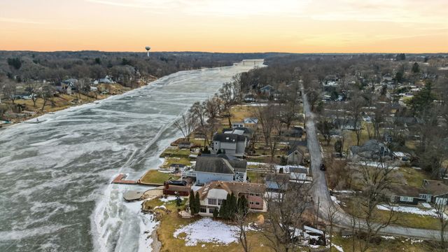 6N263 River Drive, St. Charles, IL 60174