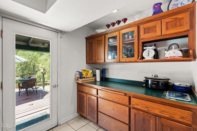 1089 Sleepy Hollow Loop, Grants Pass, OR 97527