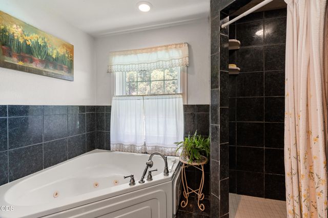 1089 Sleepy Hollow Loop, Grants Pass, OR 97527