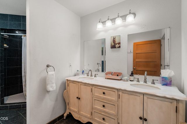 1089 Sleepy Hollow Loop, Grants Pass, OR 97527
