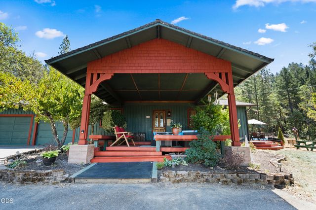 1089 Sleepy Hollow Loop, Grants Pass, OR 97527