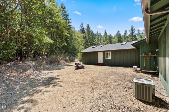 1089 Sleepy Hollow Loop, Grants Pass, OR 97527