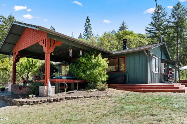 1089 Sleepy Hollow Loop, Grants Pass, OR 97527