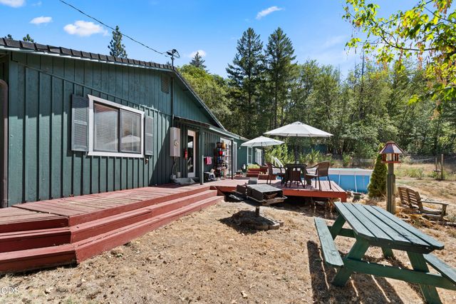 1089 Sleepy Hollow Loop, Grants Pass, OR 97527
