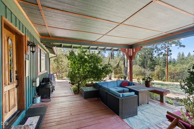 1089 Sleepy Hollow Loop, Grants Pass, OR 97527