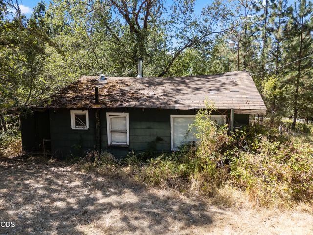 1089 Sleepy Hollow Loop, Grants Pass, OR 97527