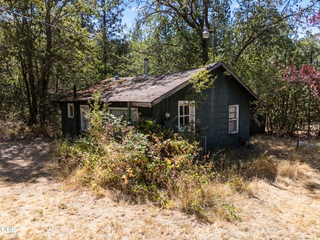 1089 Sleepy Hollow Loop, Grants Pass, OR 97527