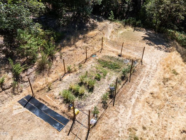 1089 Sleepy Hollow Loop, Grants Pass, OR 97527