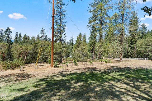 1089 Sleepy Hollow Loop, Grants Pass, OR 97527