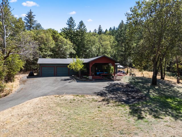 1089 Sleepy Hollow Loop, Grants Pass, OR 97527