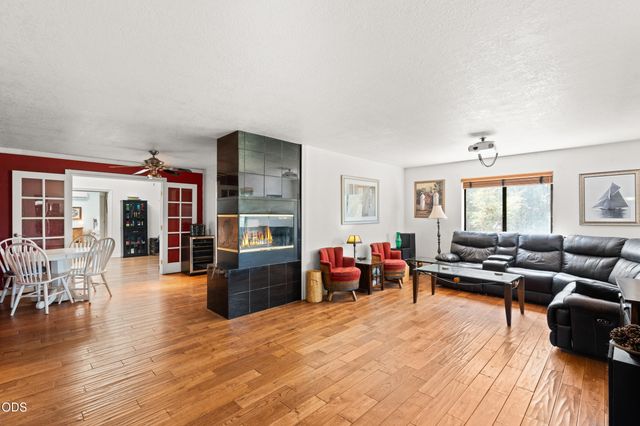1089 Sleepy Hollow Loop, Grants Pass, OR 97527