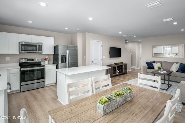 2069 Lewis Creek Circle NE, Winnabow, NC 28479