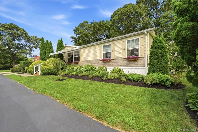 37 Unit 88 Hubbard Avenue 88, Riverhead, NY 11901