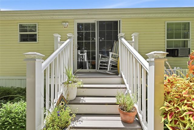 37 Unit 88 Hubbard Avenue 88, Riverhead, NY 11901