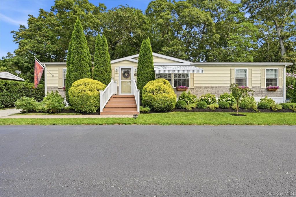 37 Unit 88 Hubbard Avenue 88, Riverhead, NY 11901