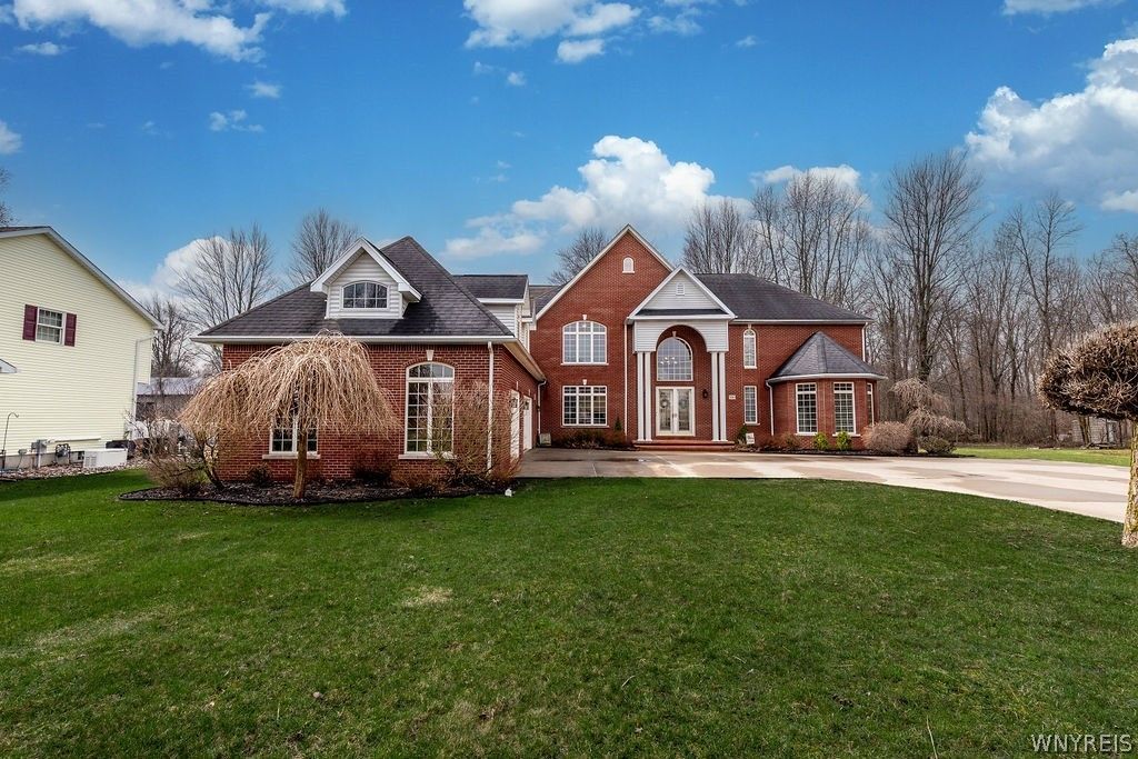 5010 East River Road, Grand Island, NY 14072