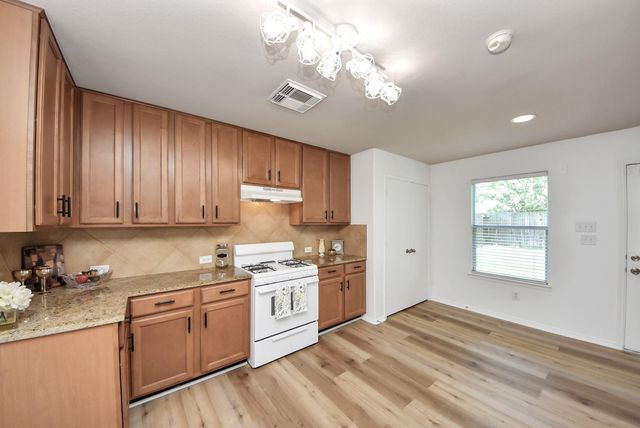 1718 Adobe Stone Drive, Humble, TX 77396