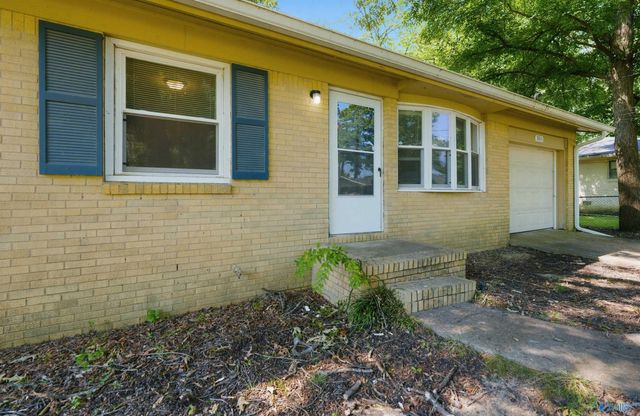 3311 Delia Lane NW, Huntsville, AL 35810