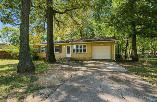 3311 Delia Lane NW, Huntsville, AL 35810