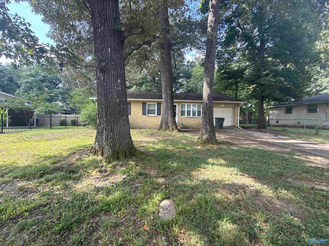3311 Delia Lane NW, Huntsville, AL 35810