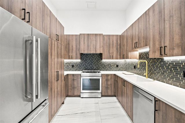 1076 SNELL ISLE BOULEVARD NE, St Petersburg, FL 33704